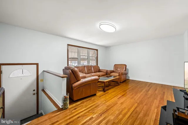 $2,500 | 3595 Oakhill Road, Philadelphia, PA 19154