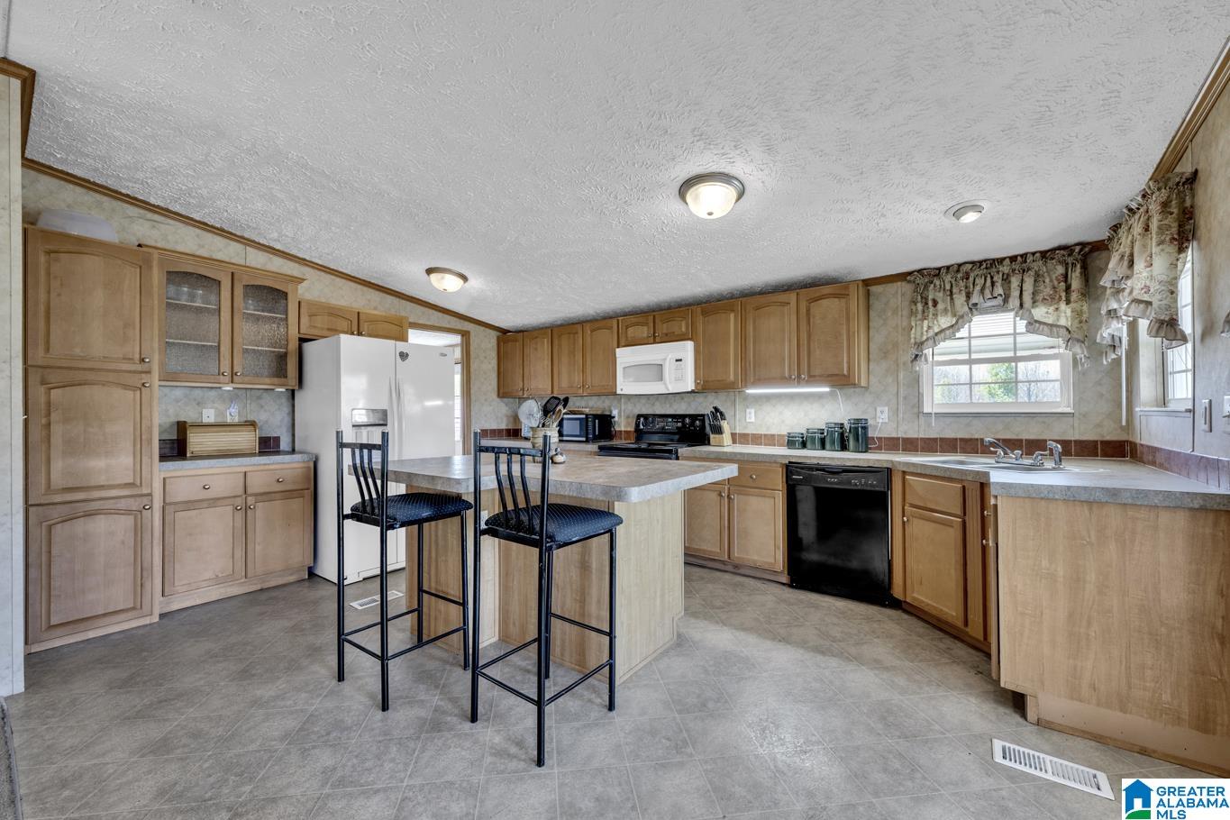 1025 Lamon Chapel Loop Jasper, AL 35503 - Photo 7 of 27