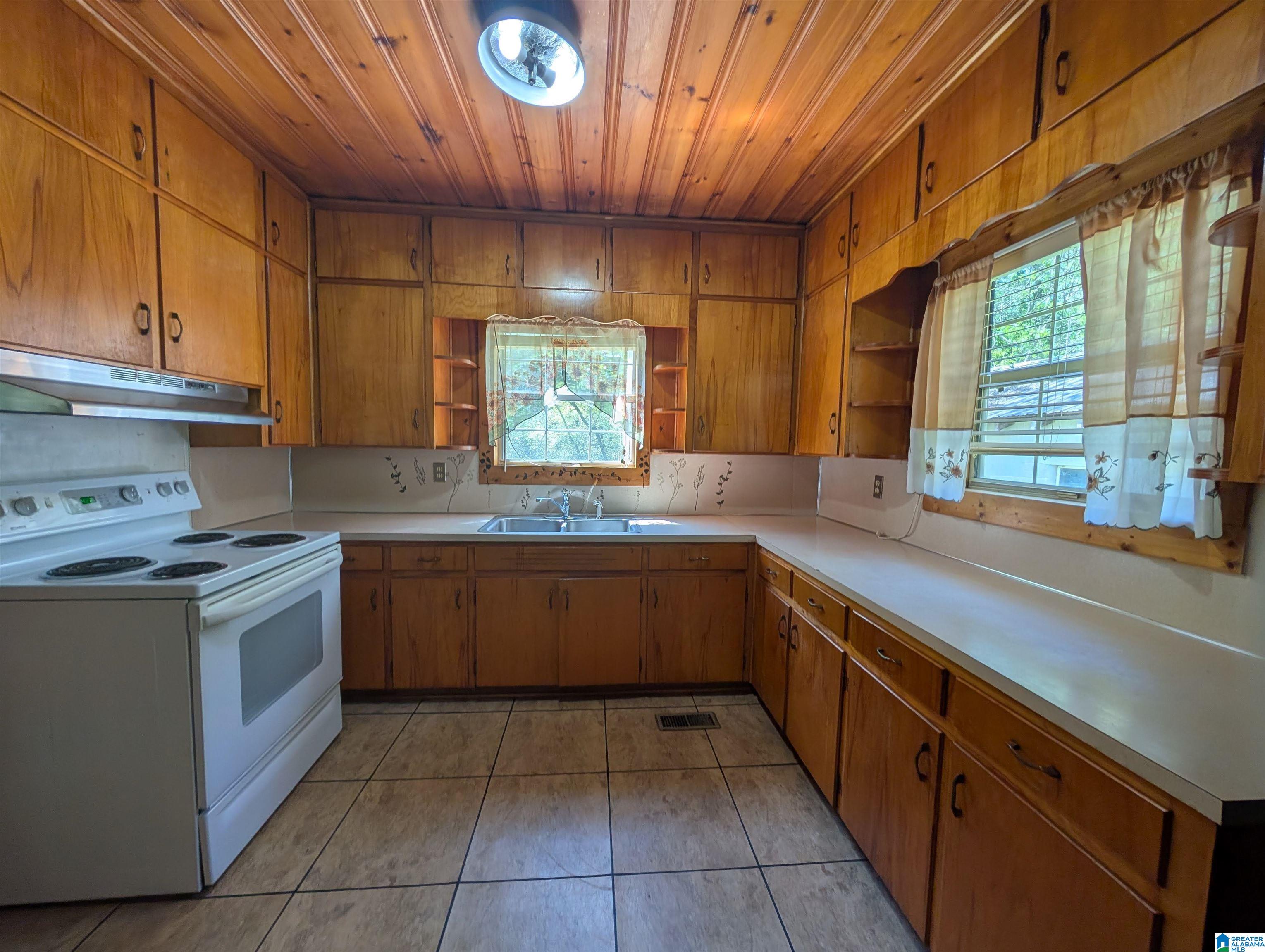 24 West Glade Road Anniston, AL 36206 - Photo 2 of 17