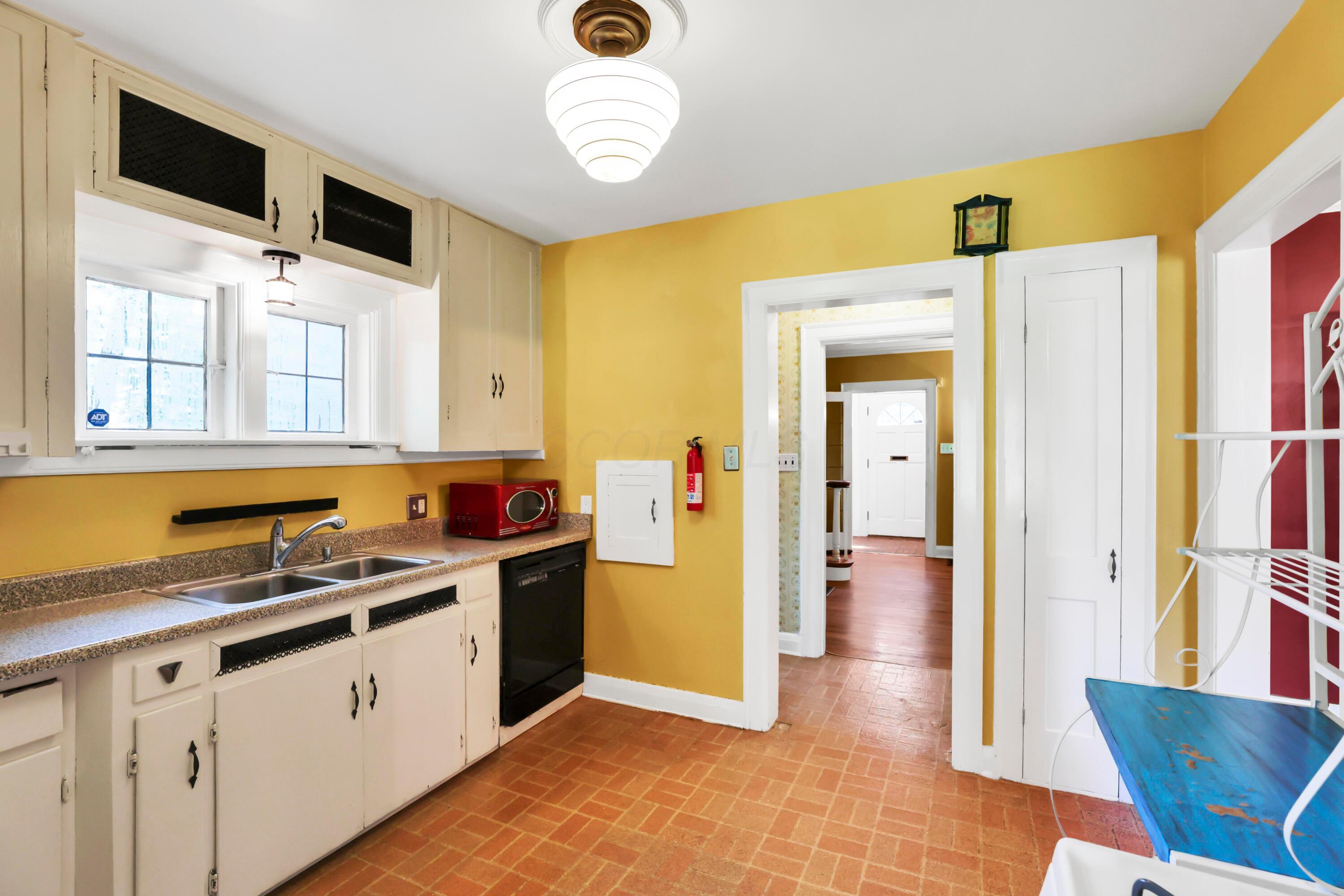 297 South James Road Columbus, OH 43213 - Photo 12 of 45 10-print-011A7532