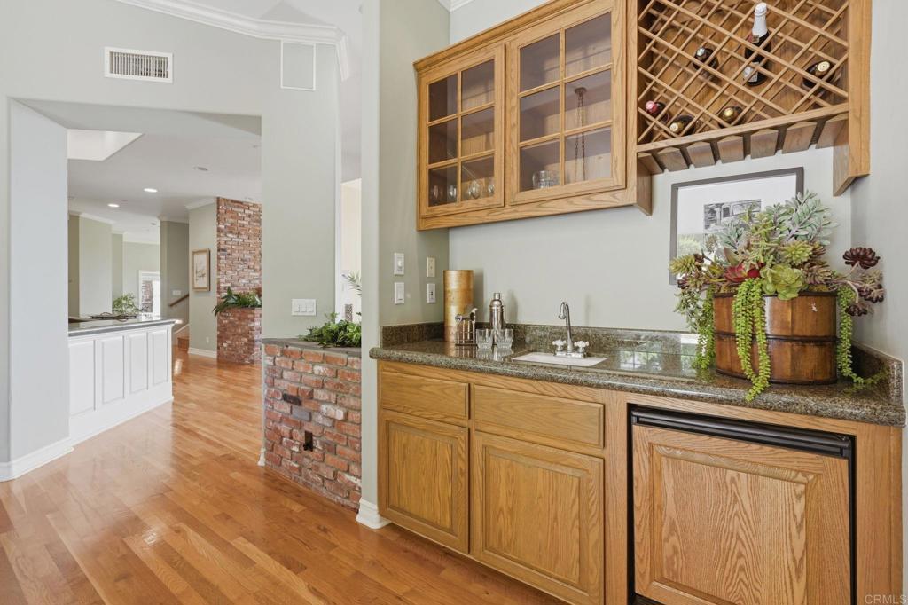 2292 Dos Lomas Fallbrook, CA 92028 - Photo 19 of 71 Wet bar in billard/game room
