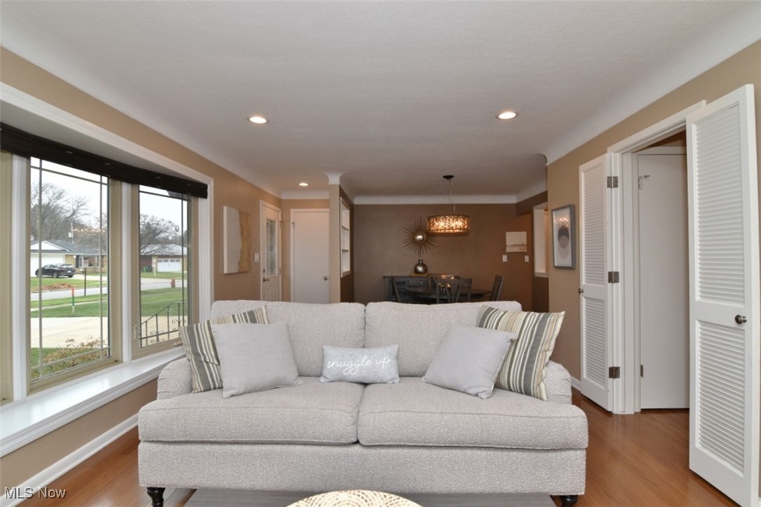 6329 Eastondale Road Cleveland, OH 44124 - Photo 4 of 17 Gallery Image 4
