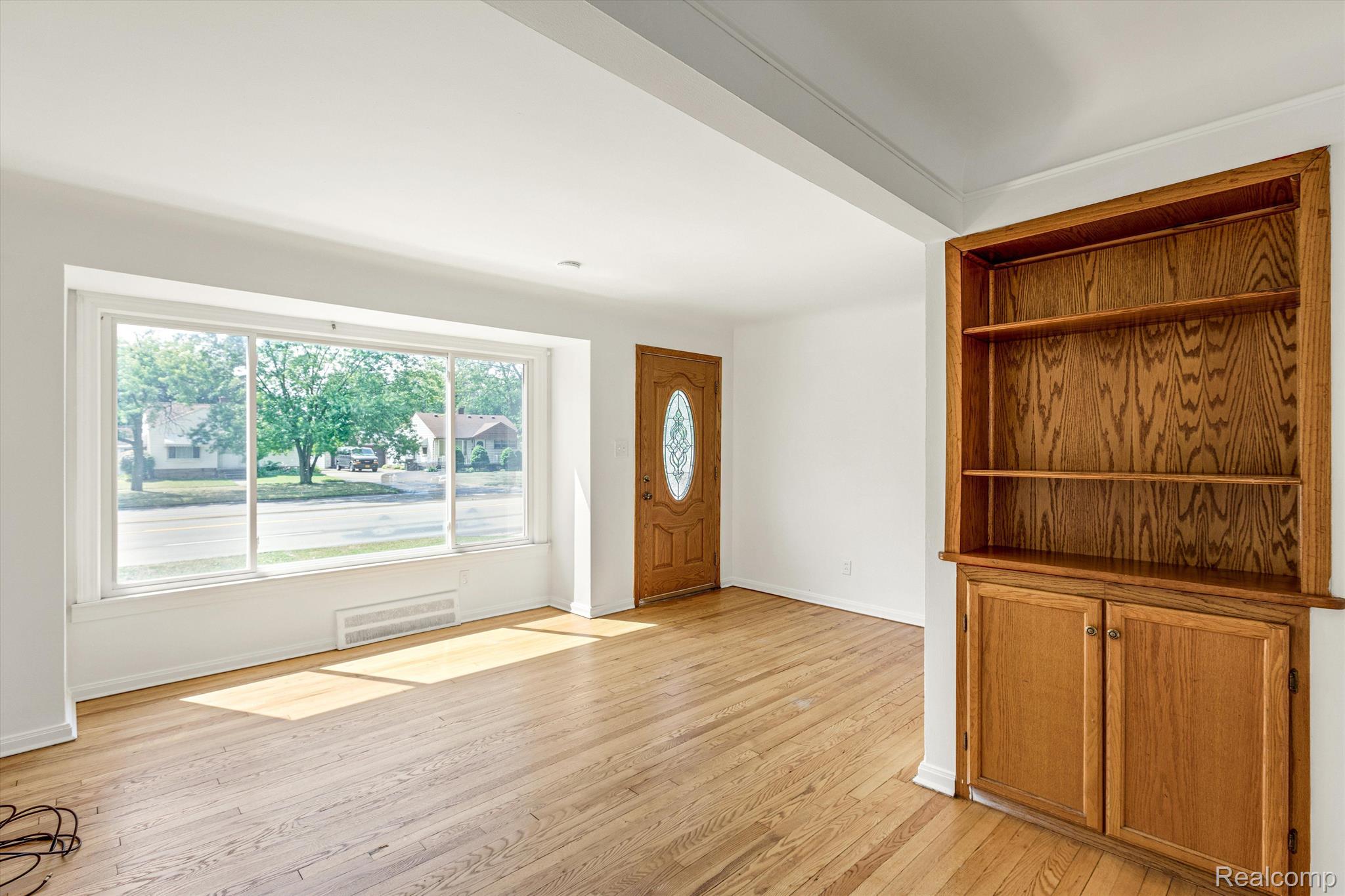 7829 Pelham Road Allen Park, MI 48101 - Photo 6 of 28 View of living room from dining room