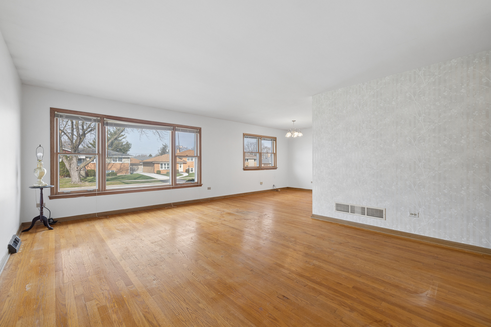 7737 Odell Avenue Bridgeview, IL 60455 - Photo 3 of 21