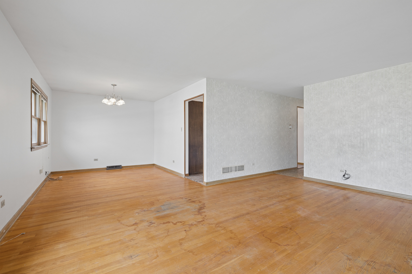 7737 Odell Avenue Bridgeview, IL 60455 - Photo 5 of 21