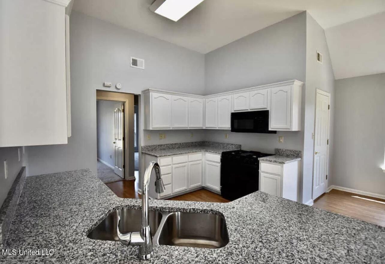 2065 Heather Ridge Southaven, MS 38672 - Photo 7 of 20 IMG_8685