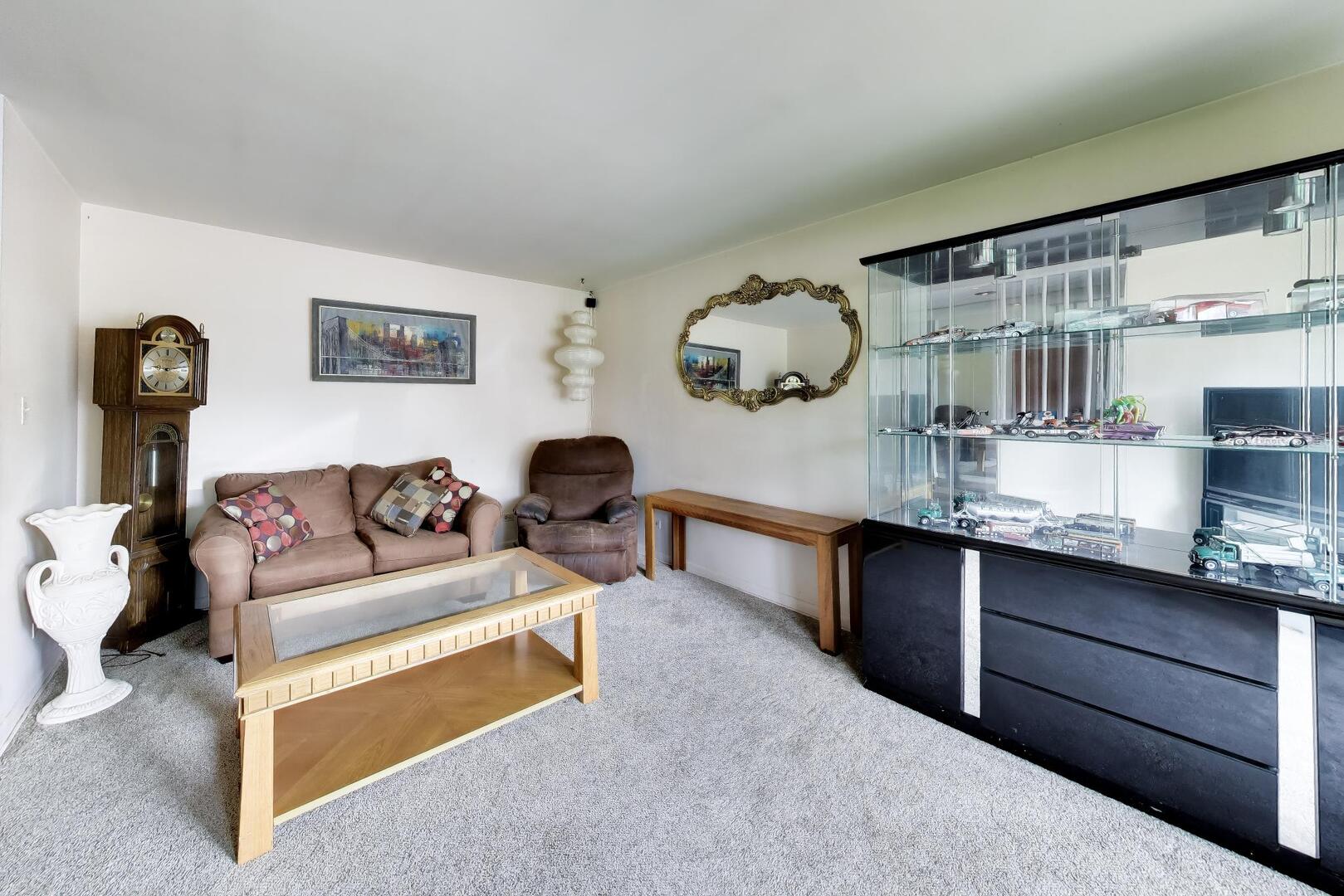75 Ridgewood Road Elk Grove Village, IL 60007 - Photo 3 of 22 Gallery Image 3