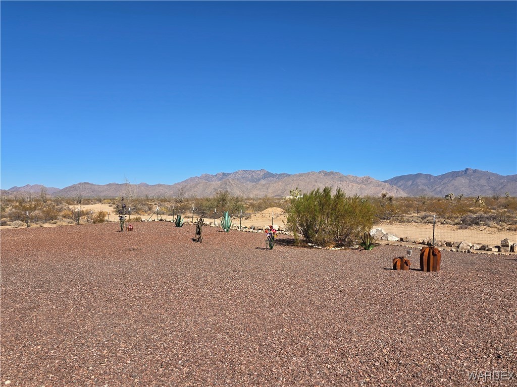 13865 Duquesne Road Yucca, AZ 86438 - Photo 4 of 40 View
