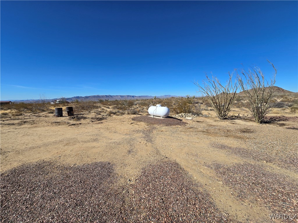 13865 Duquesne Road Yucca, AZ 86438 - Photo 6 of 40 Yard