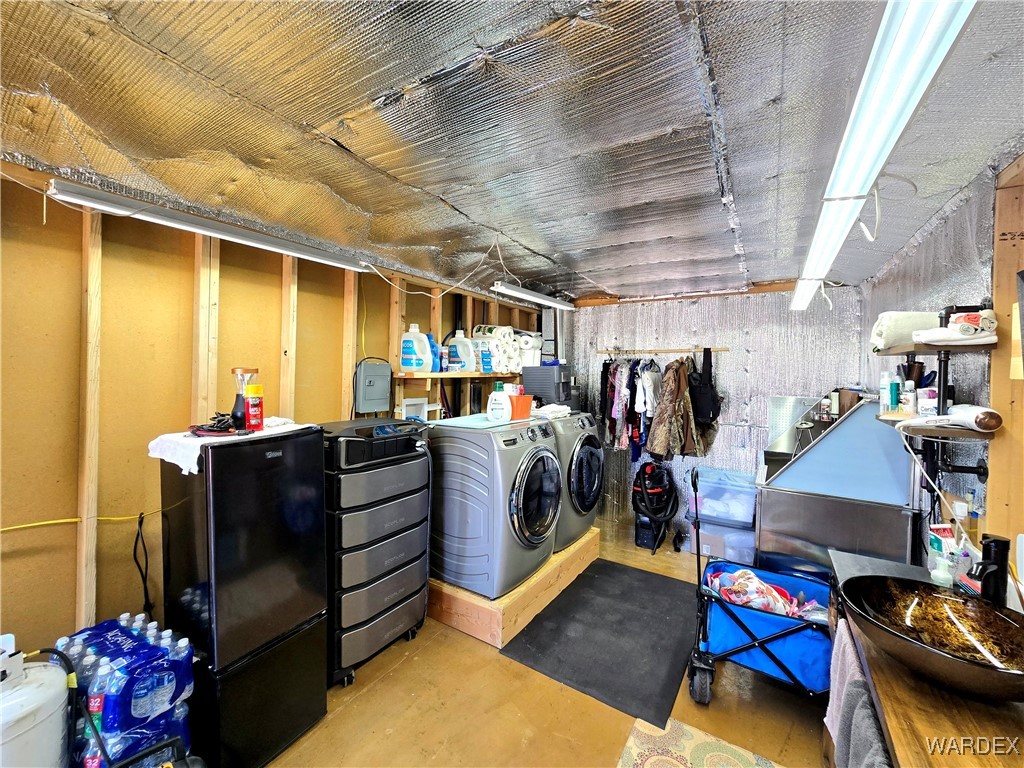 13865 Duquesne Road Yucca, AZ 86438 - Photo 10 of 40 Laundry