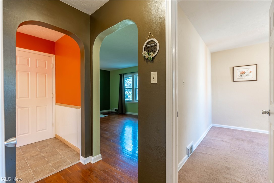4069 Manchester Road Akron, OH 44319 - Photo 8 of 20 Love the arches!