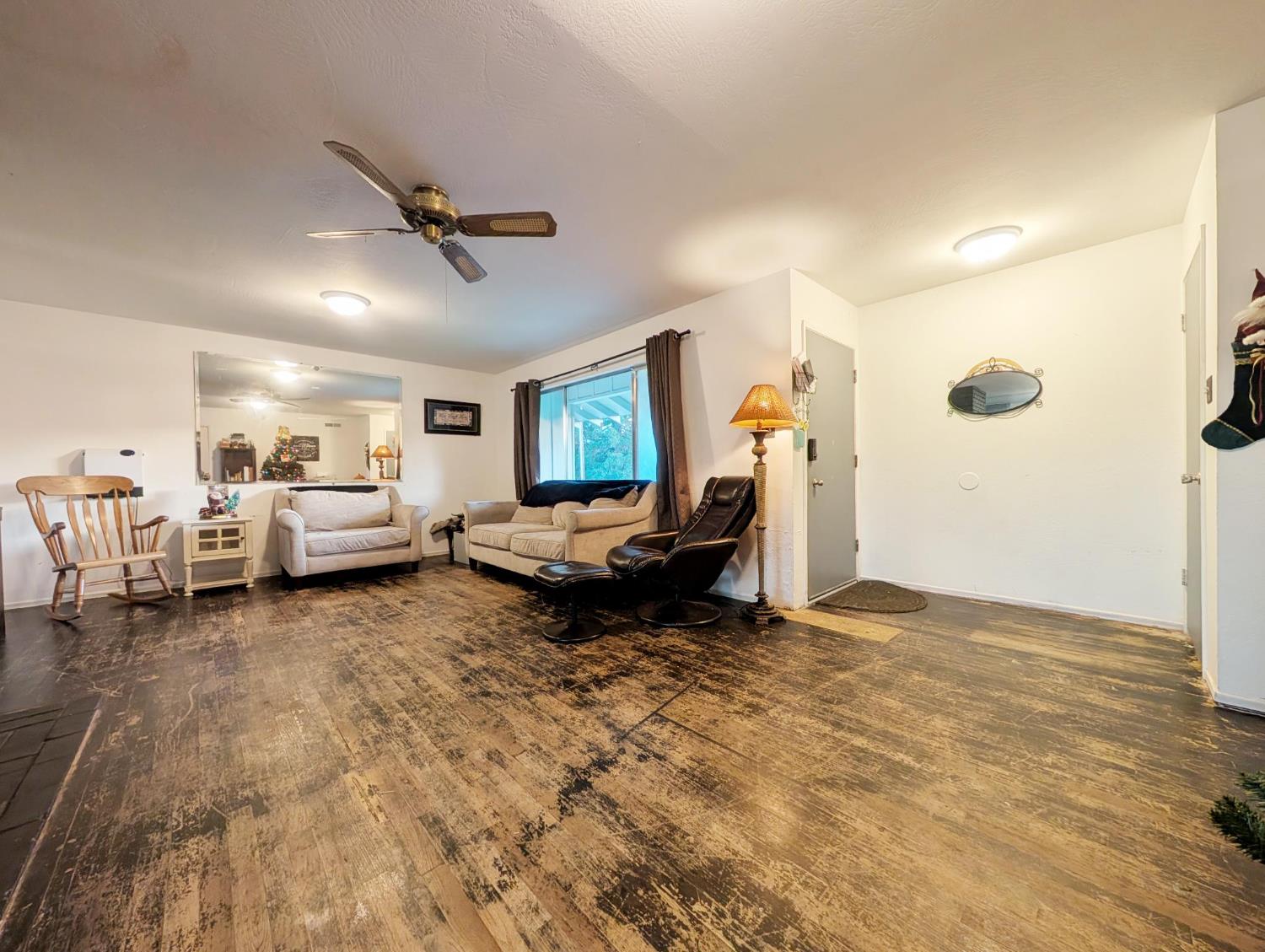 600 Gold Oak Road San Andreas, CA 95249 - Photo 12 of 46 a living room with furniture