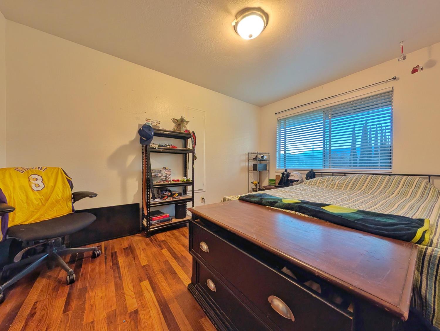 600 Gold Oak Road San Andreas, CA 95249 - Photo 29 of 46 a bedroom with a bed and dresser