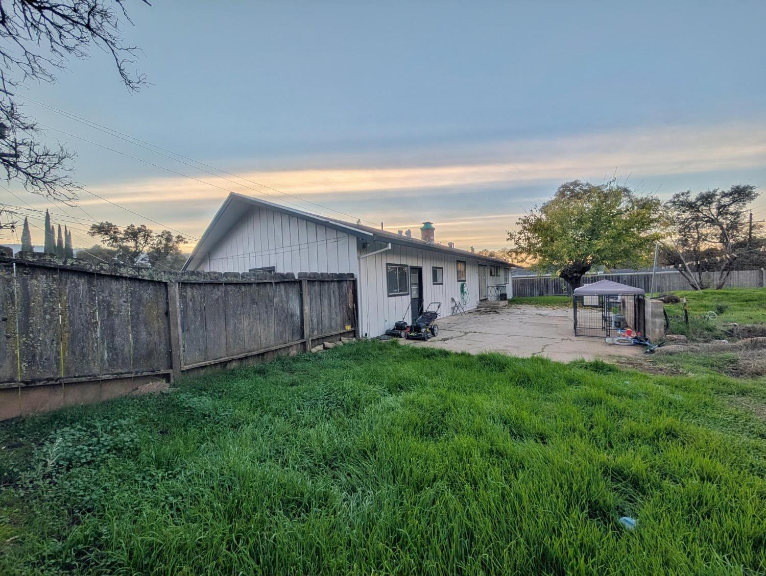 600 Gold Oak Road San Andreas, CA 95249 - Photo 45 of 46 a backyard of a house with table and chairs