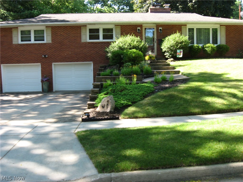 687 Garnette Road Akron, OH 44313 - Photo 2 of 21
