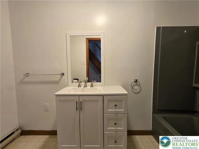 $1,350 | 215 Bushkill Street, Easton, PA 18042