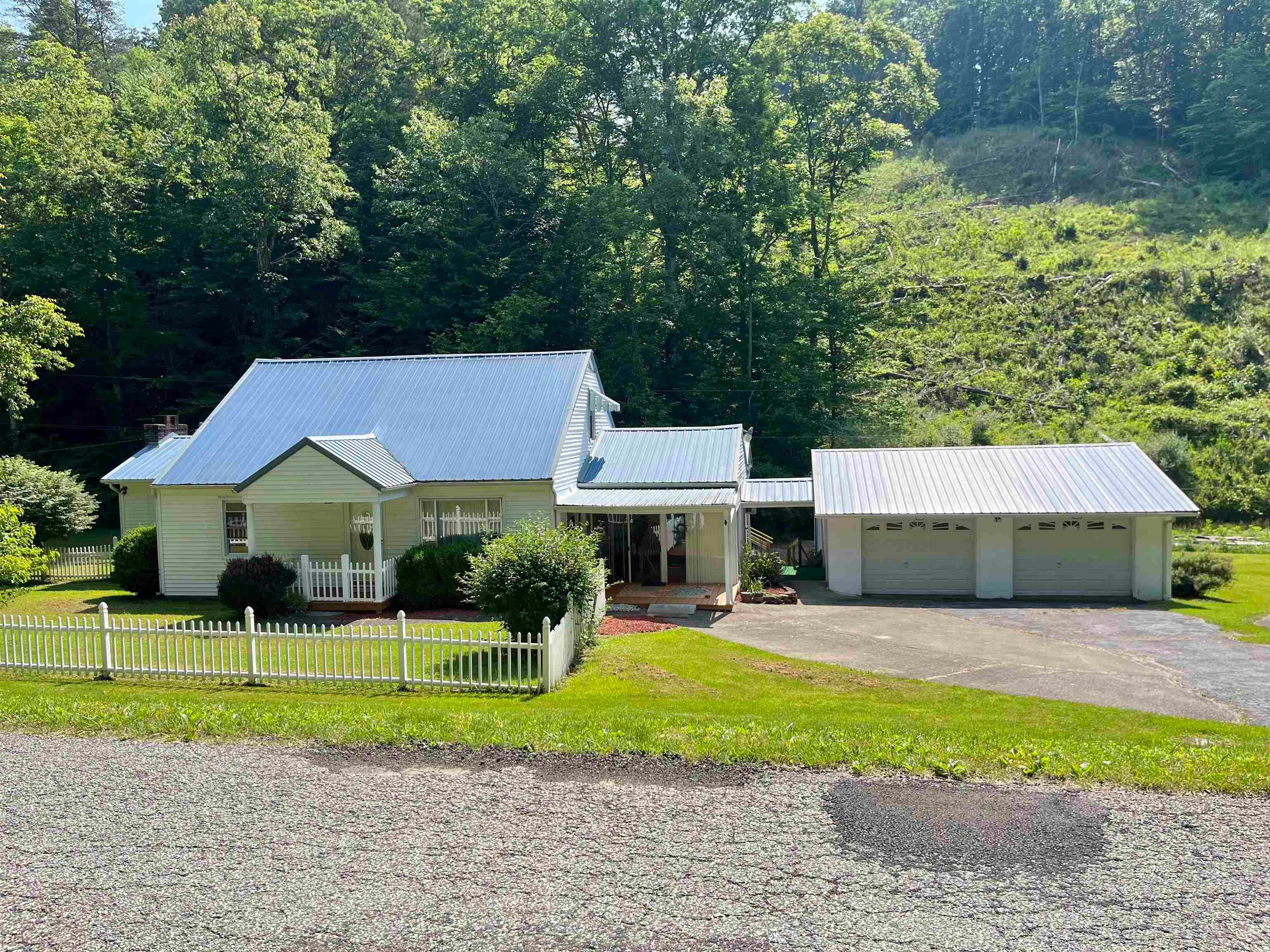 4899 Fudges Creek Road Milton, WV 25541 - Photo 2 of 26 Gallery Image 2