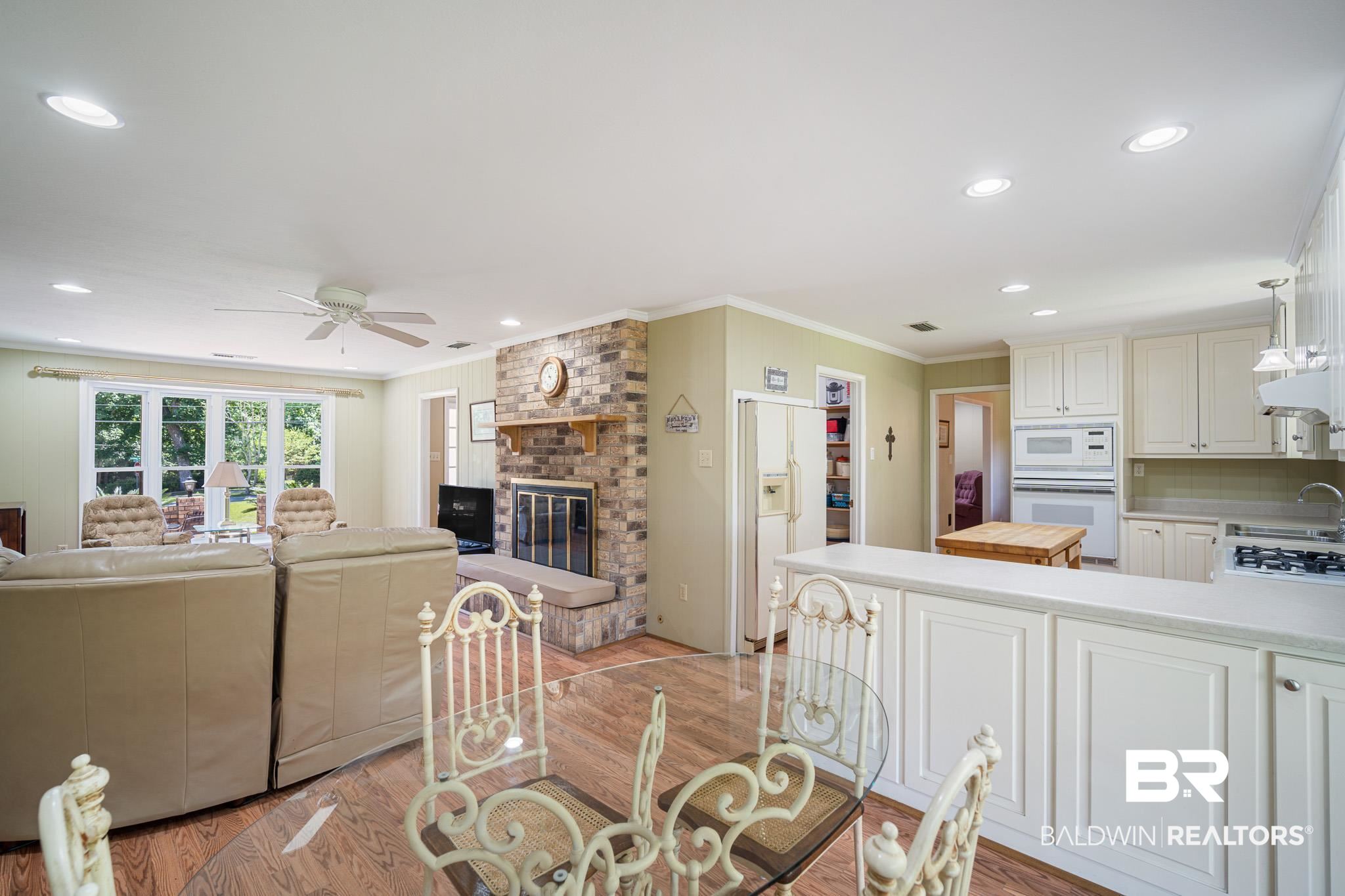 8 Signal Hill Road Daphne, AL 36527 - Photo 7 of 37 Kitchen & Den