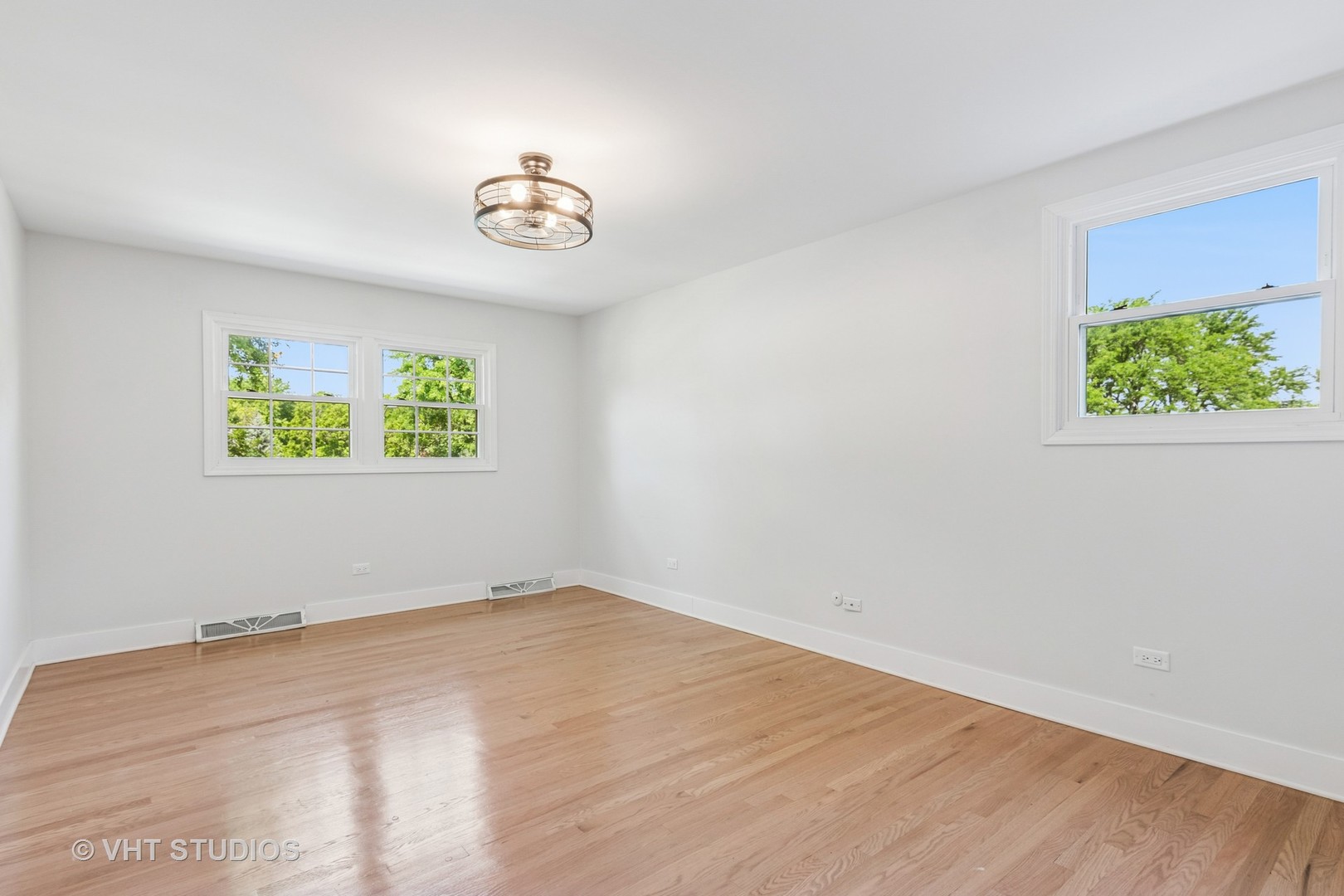 1575 Burning Trail Wheaton, IL 60189 - Photo 22 of 34 an empty room with windows
