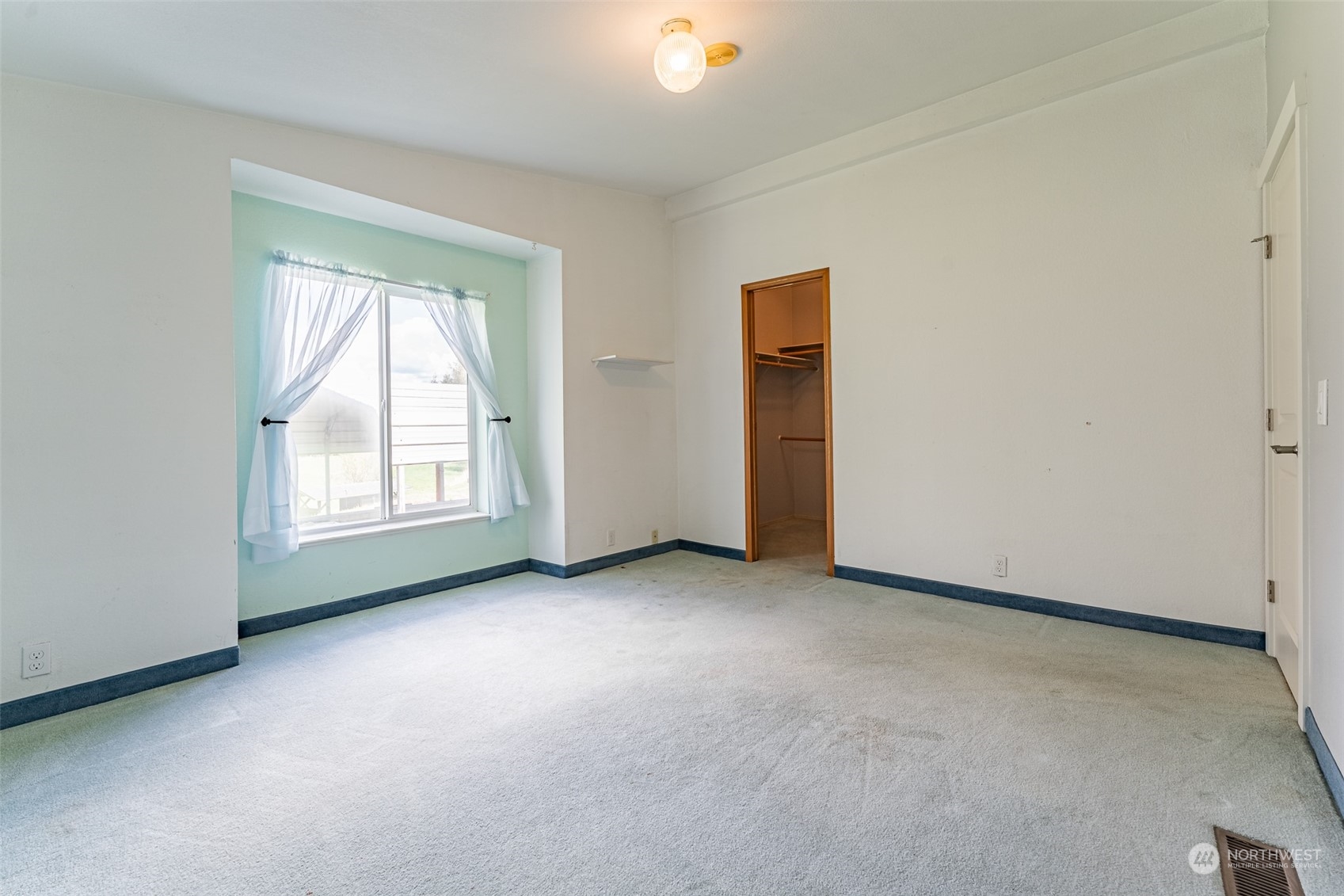 940 West Axton Road Ferndale, WA 98248 - Photo 13 of 40 an empty room with windows