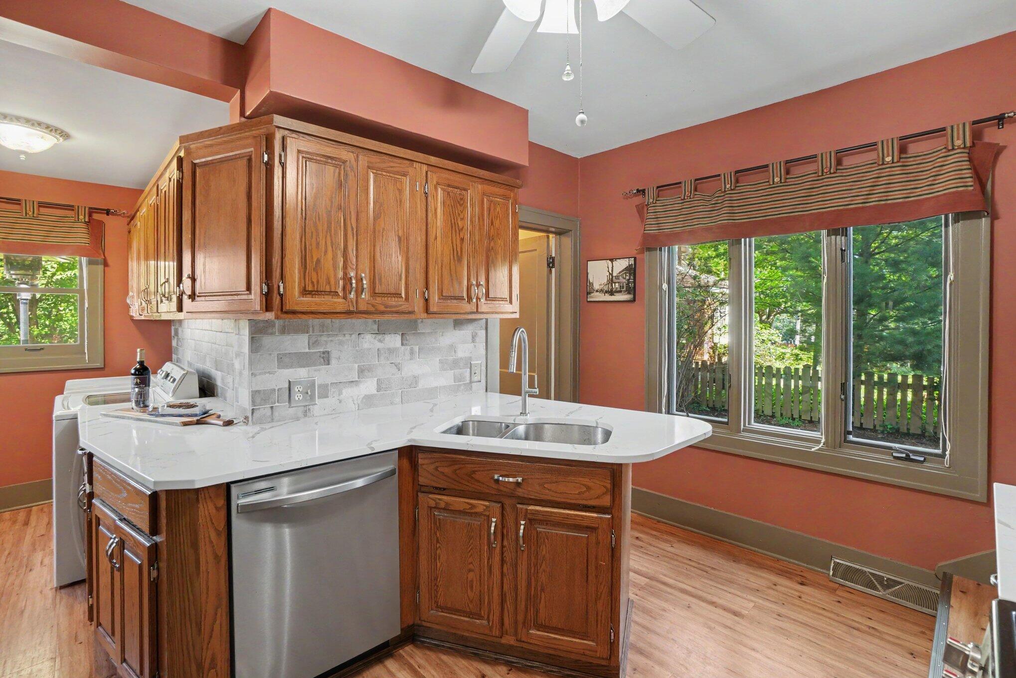 560 State Street Holland, MI 49423 - Photo 13 of 45 015_file_4760