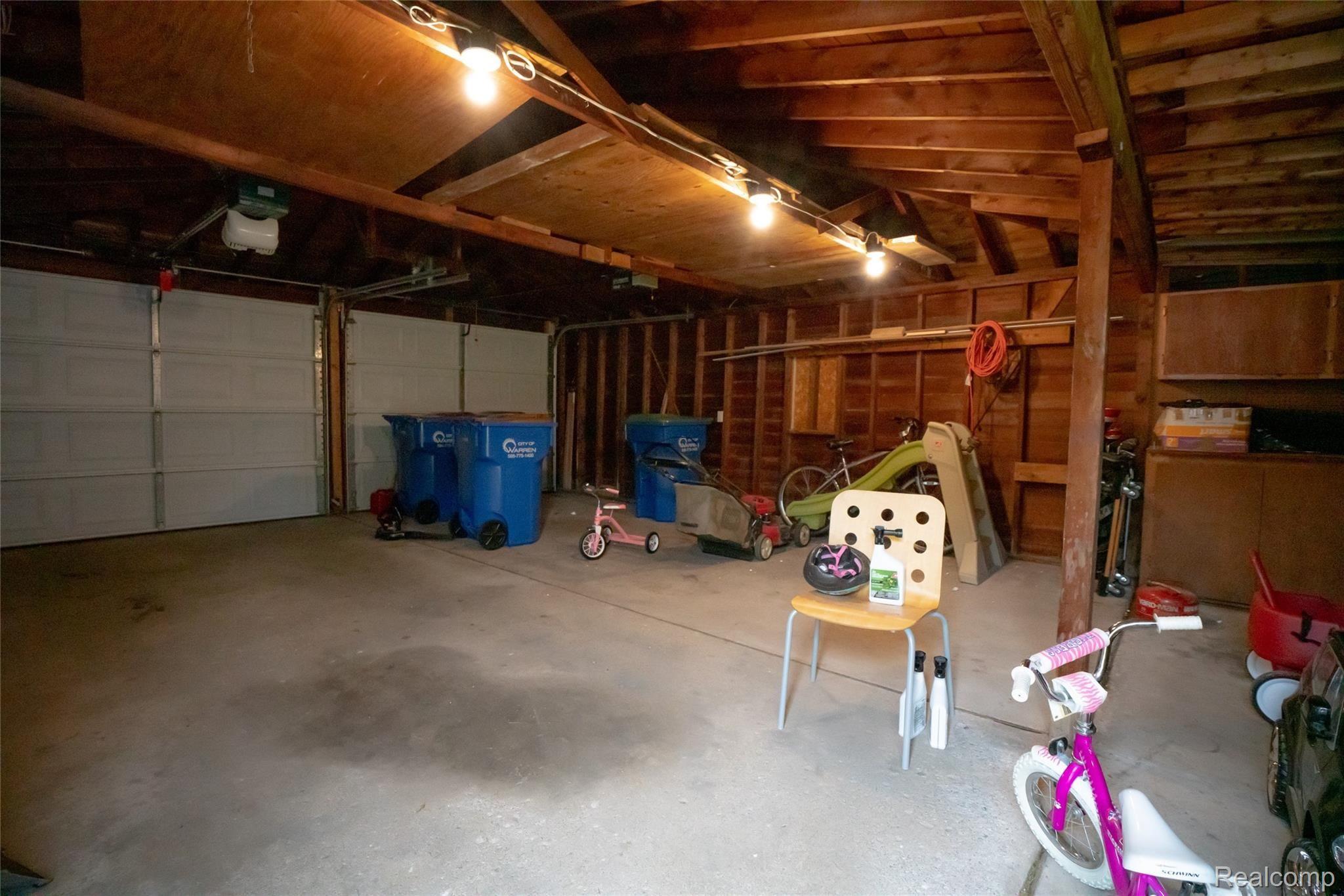 32206 Schoenherr Road Warren, MI 48088 - Photo 29 of 31 DSC00863.jpg