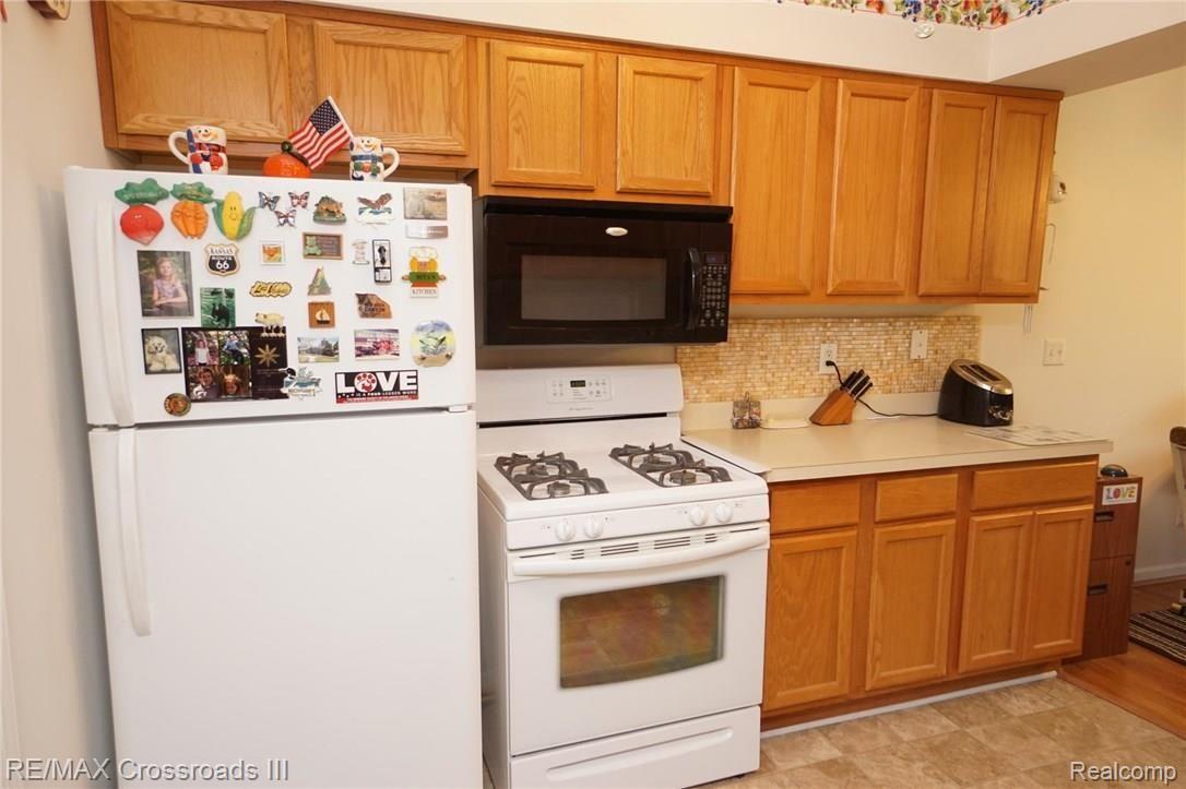 45732 Reedgrass Lane Belleville, MI 48111 - Photo 7 of 18 KIT1.jpg