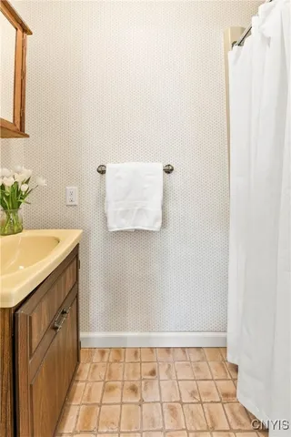 $5,000 | 18 East Genesee Street, Unit 1, Skaneateles, NY 13152