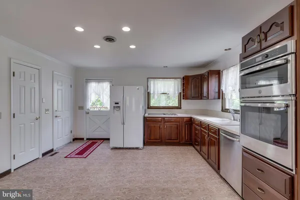 $3,650 | 9201 Harrington Drive, Unit A, Potomac, MD 20854