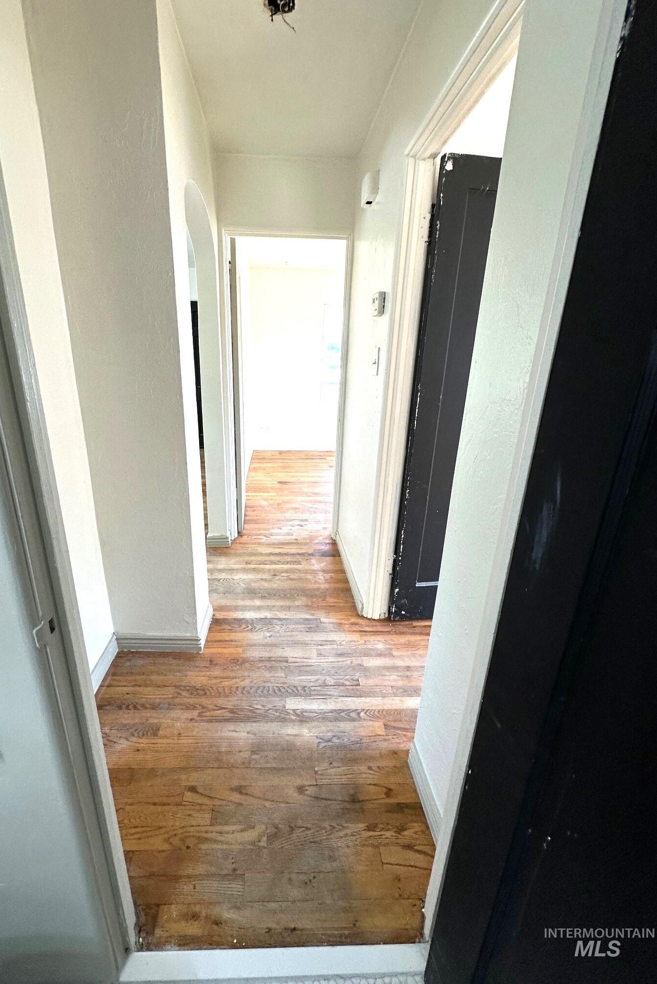 264 Southwest 10th Avenue Ontario, OR 97914 - Photo 11 of 26 Hallway featuring light wood-style floors and arched walkways