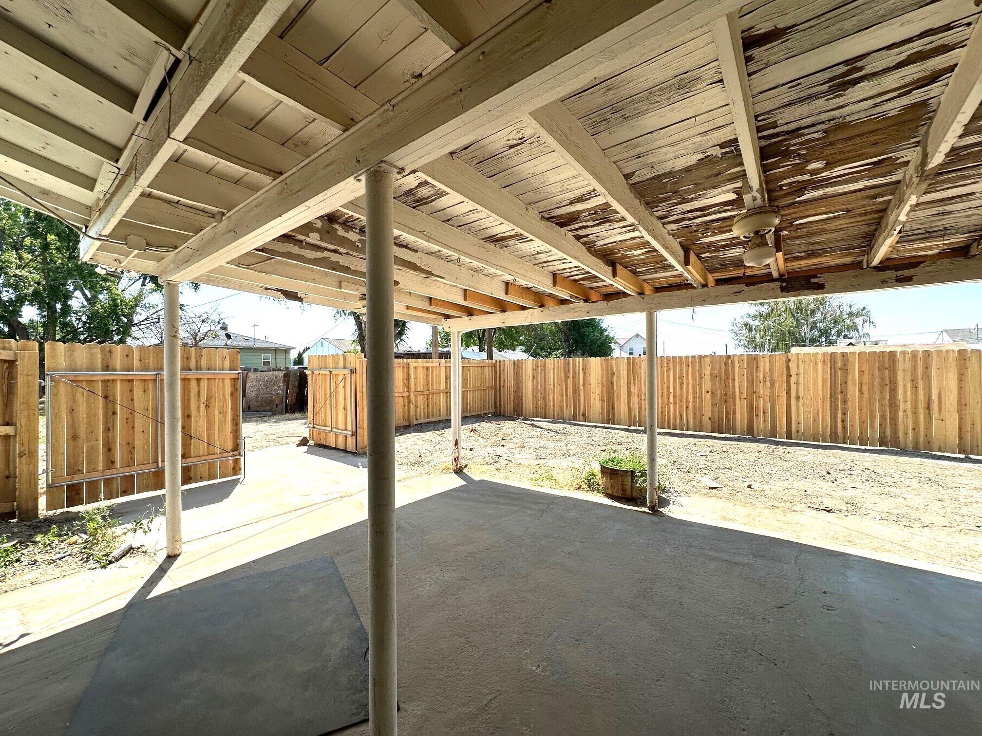 264 Southwest 10th Avenue Ontario, OR 97914 - Photo 19 of 26 View of patio