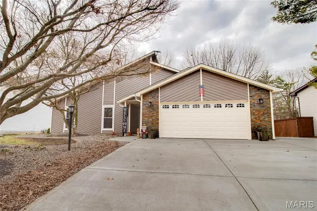 $260,000 | 22 Islander Drive, Brighton, IL 62012