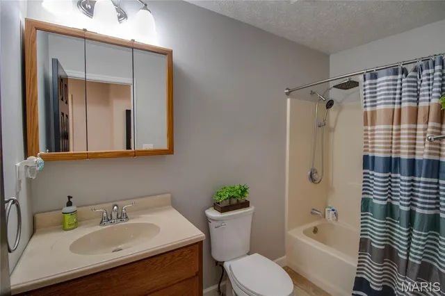 $260,000 | 22 Islander Drive, Brighton, IL 62012