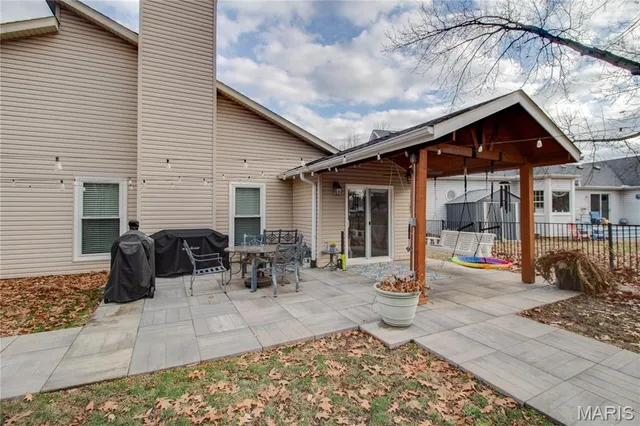 $260,000 | 22 Islander Drive, Brighton, IL 62012