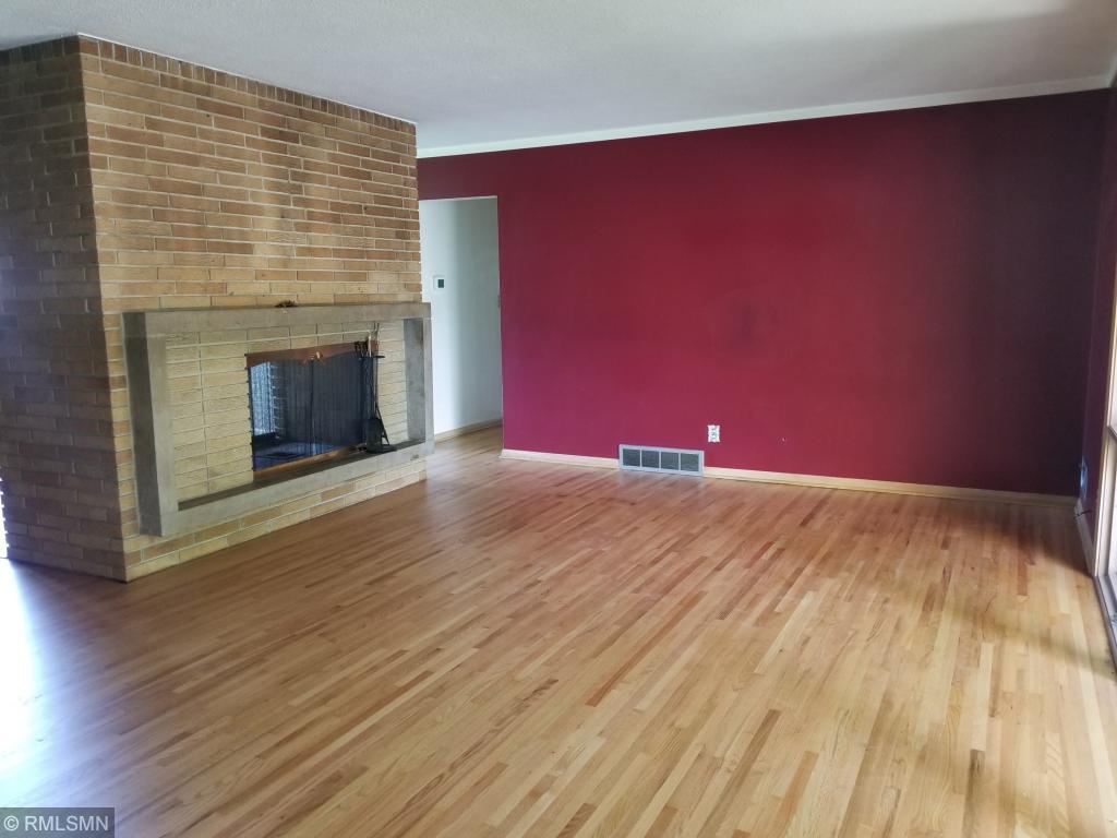2088 Midlothian Road Roseville, MN 55113 - Photo 2 of 18 Gallery Image 2