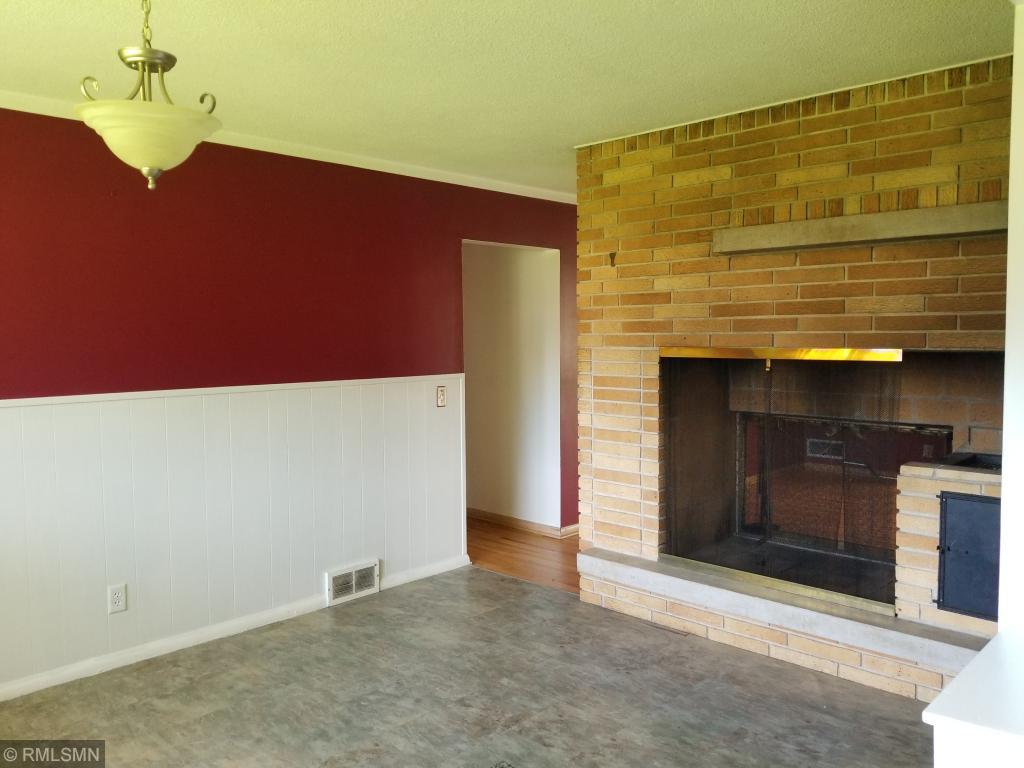 2088 Midlothian Road Roseville, MN 55113 - Photo 3 of 18 Gallery Image 3