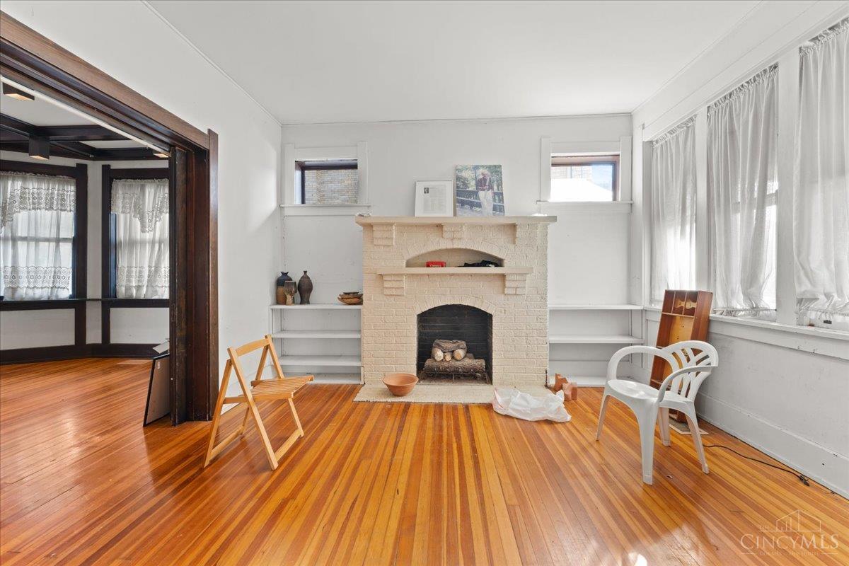 558 Howell Avenue Cincinnati, OH 45220 - Photo 6 of 37