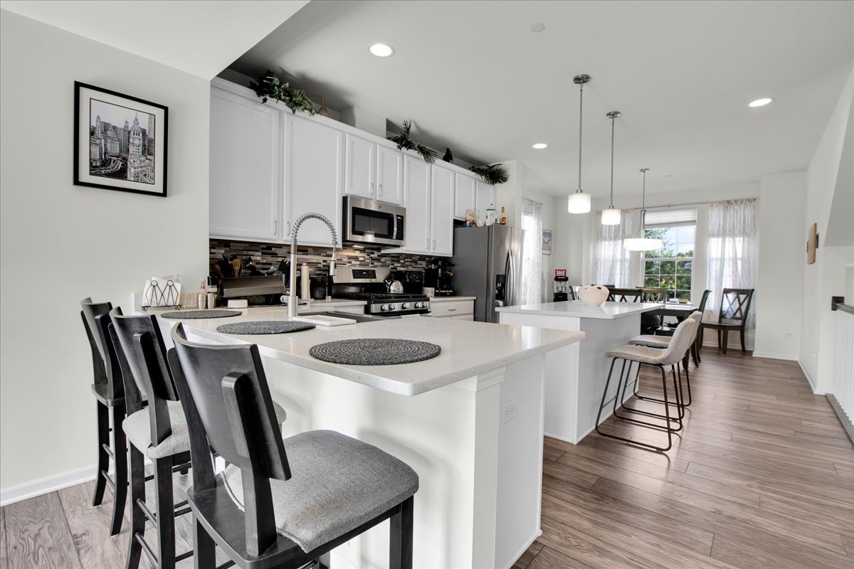 2937 Madison Drive Naperville, IL 60564 - Photo 9 of 46 Gallery Image 9