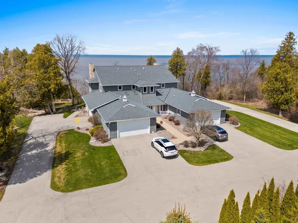 $375,000 | 5323 Sunset Bluff Drive, Unit 1, Green Bay, WI 54311