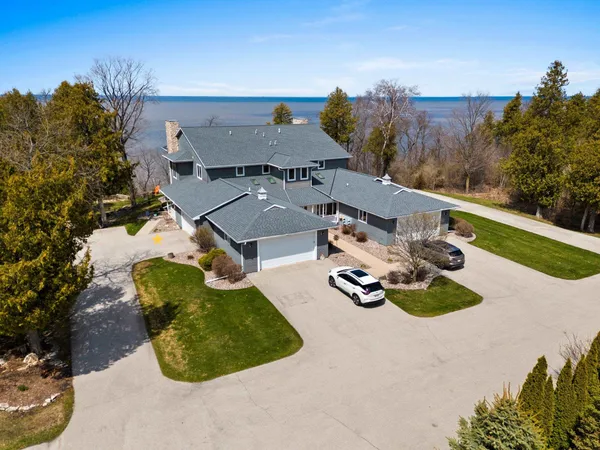 $375,000 | 5323 Sunset Bluff Drive, Unit 1, Green Bay, WI 54311