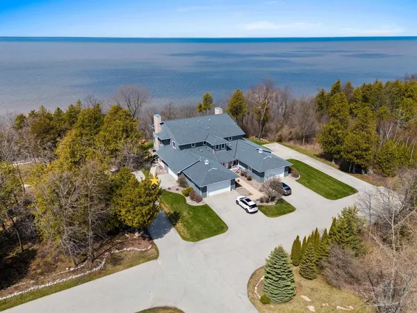 $375,000 | 5323 Sunset Bluff Drive, Unit 1, Green Bay, WI 54311