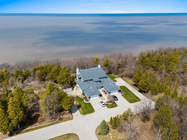 $375,000 | 5323 Sunset Bluff Drive, Unit 1, Green Bay, WI 54311