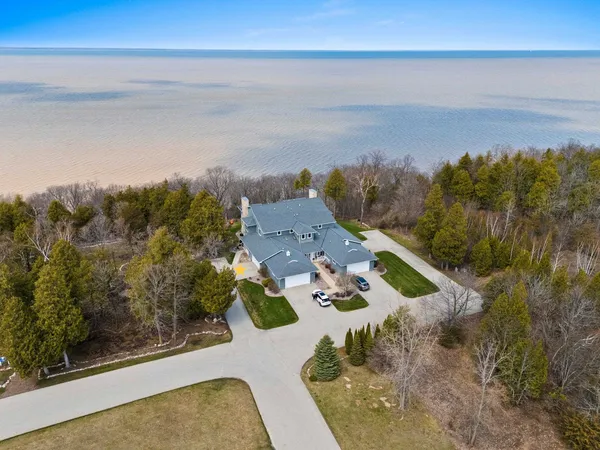 $375,000 | 5323 Sunset Bluff Drive, Unit 1, Green Bay, WI 54311