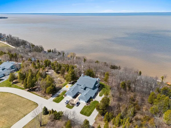 $375,000 | 5323 Sunset Bluff Drive, Unit 1, Green Bay, WI 54311
