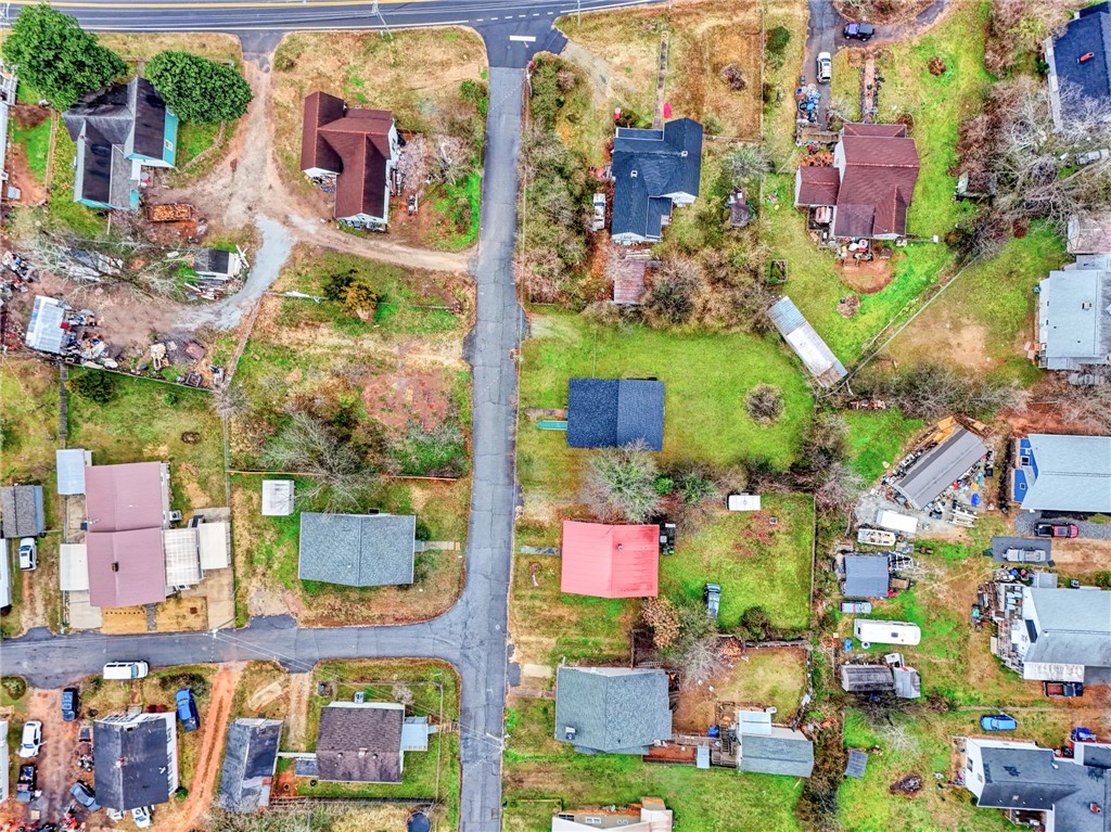 2505 East Brown Street Seneca, SC 29678 - Photo 42 of 43 This bird's-eye view captures a vibrant neighborhood featuring a variety of properties and lush green spaces.