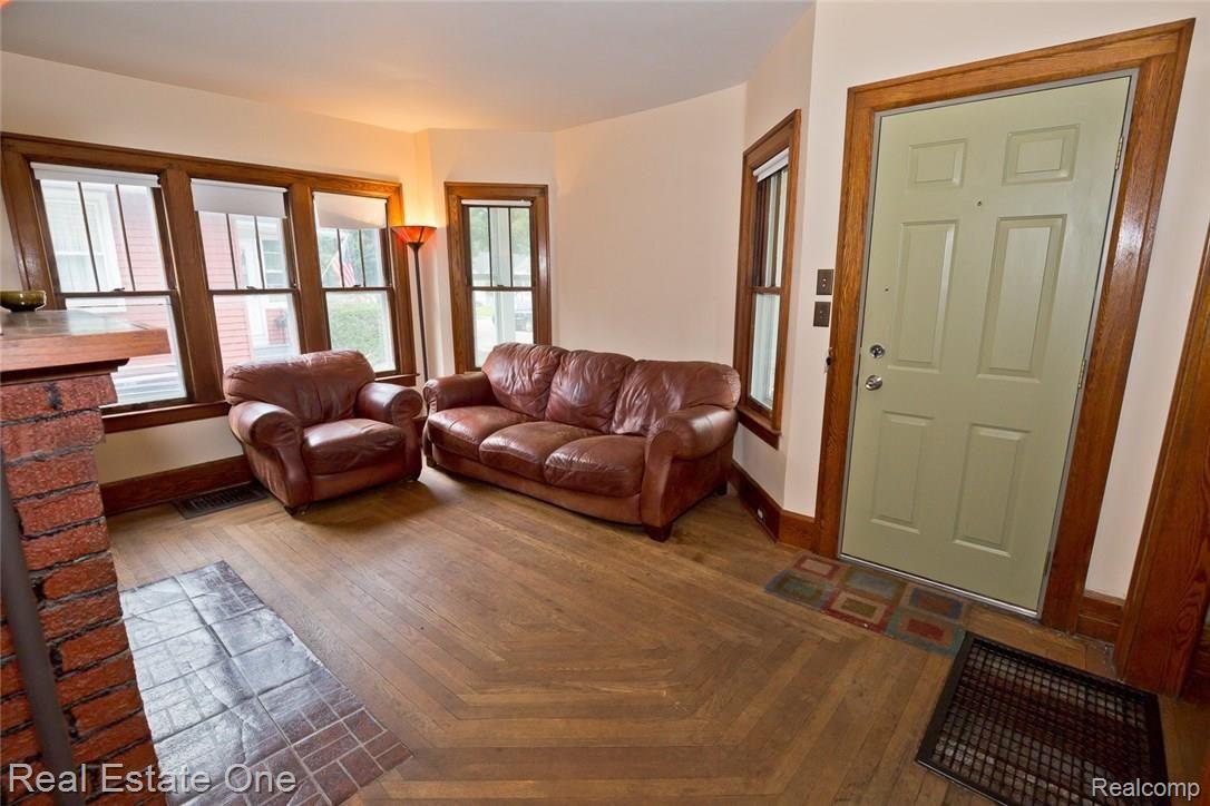 1149 Columbia Road Berkley, MI 48072 - Photo 9 of 24 592A8590.jpg