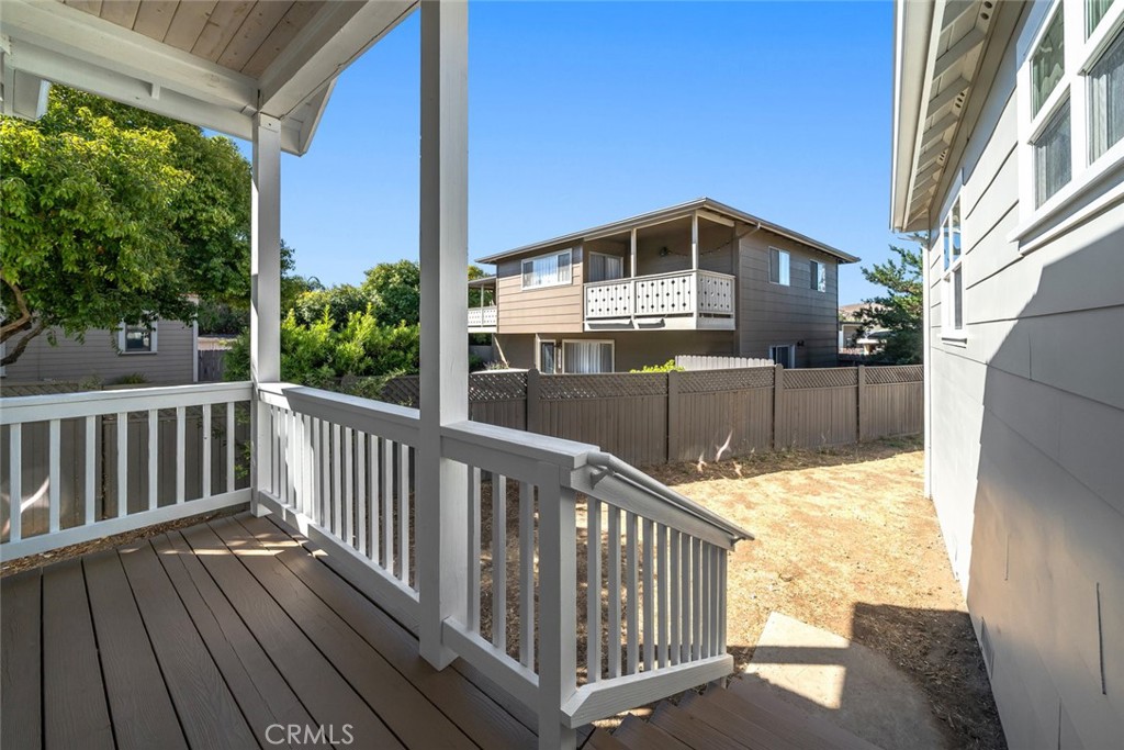 2265 Broad Street San Luis Obispo, CA 93401 - Photo 25 of 39 a view of a houses on the balcony
