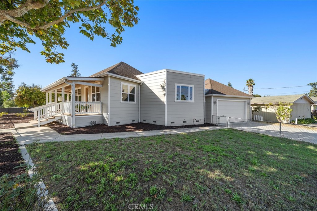 2265 Broad Street San Luis Obispo, CA 93401 - Photo 38 of 39 a front view of a house with a yard