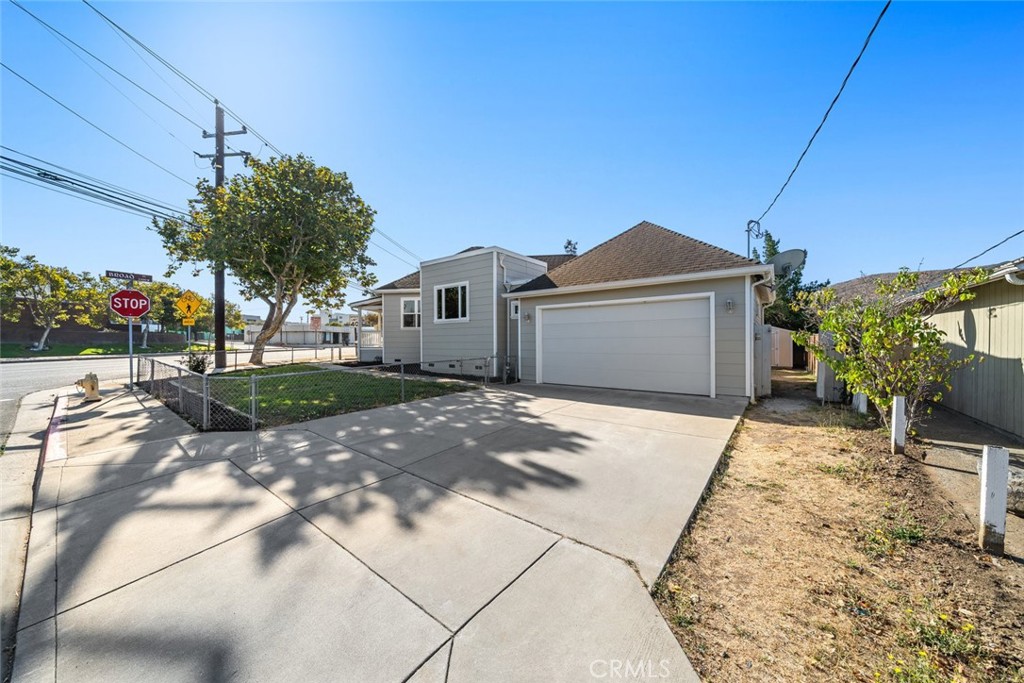 2265 Broad Street San Luis Obispo, CA 93401 - Photo 39 of 39 a front view of a house with a yard and garage