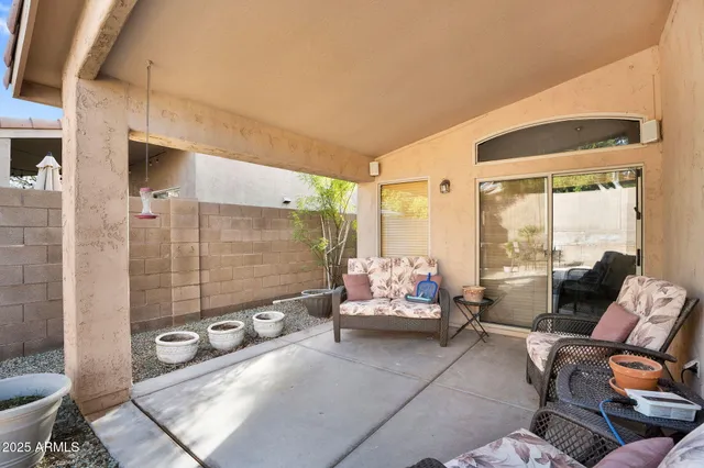 a view of an outdoor kitchen